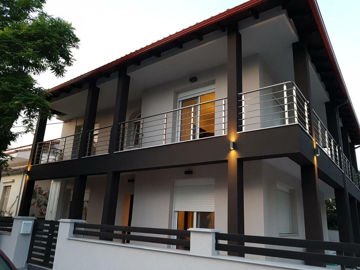 Fantastic Four Apartments Néoi Epivátai Exterior foto